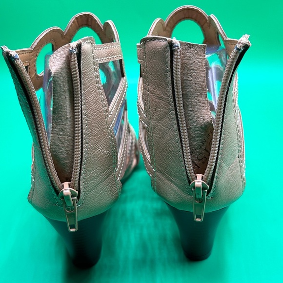 N.Y. VIP Tan Heel Open Toe Sandals Size 8 NWOT - Picture 4 of 14